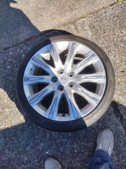 Cadillac wheels 19 s  with pirelli run flats