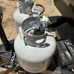 2 PROPANE TANKS - 4.6 GALLONS 
