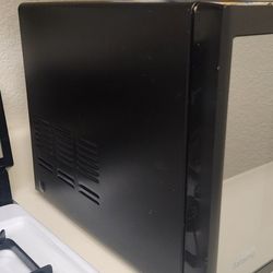 Samsung Microwave. (New)