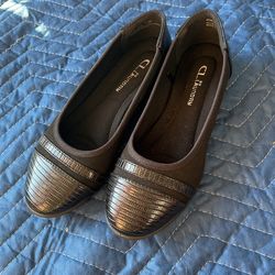 BLACK FLATS