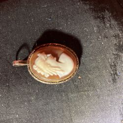 Vintage Cameo Pendant 