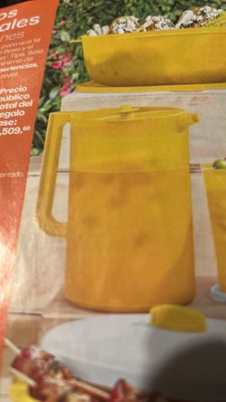 Jarra grande de 4 litros nueva de Tupperwere
