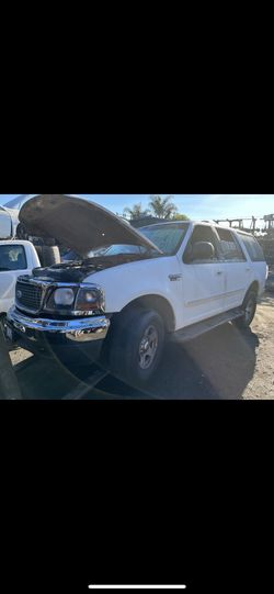 2000 expedition xlt 2wd 5.4 - for parts only