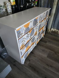 6-Drawer Dresser with Floral Pattern Wrap