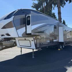2014 Keystone High Country Cougar 327RES With 3 Slideouts!
