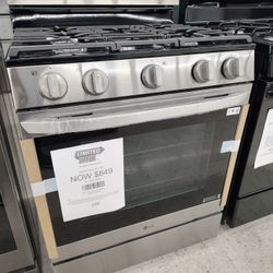 $849(MSRP$1799) LG Silver Gas Range with Air Fry and Easy Clean. 
