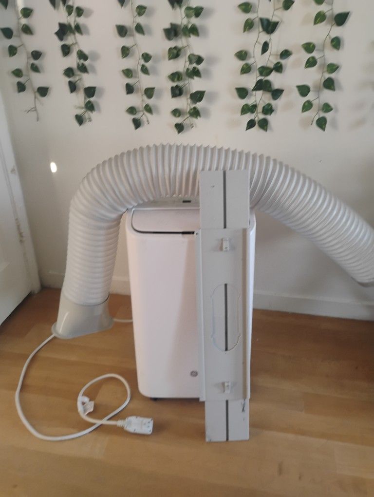 General Electric. Floor Air Conditioner/Fan