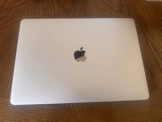 MacBook Pro 
Chip M1 
8 gb ram
516 
13 in