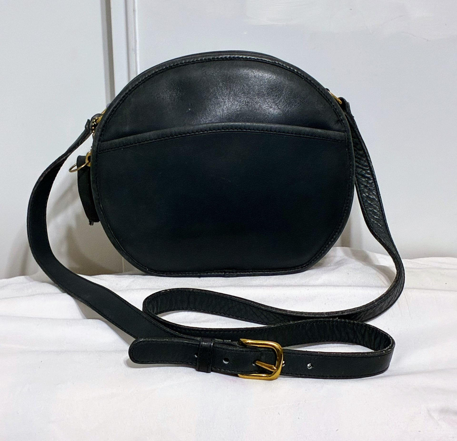 Genuine vintage Coach Leatherware Chester Canteen crossbody bag in black leather