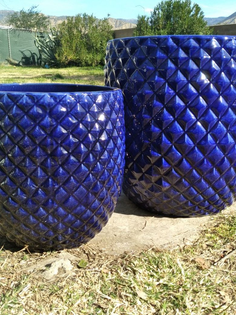 New Planting Pots "Colbolt Blue 20"&15" Pinequilt Ceramic Planters" 2 Pc Set Available $90😷