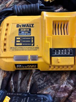 DeWalt DCB118 20V Max 8 Amp Fast Charger