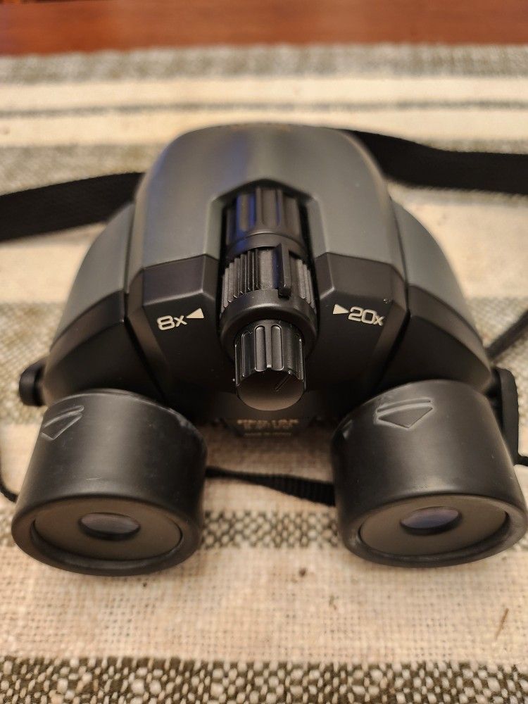 Pentax 8-20 x 24 UCF Zoom Binoculars