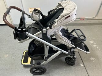 UPPA BABY VISTA STOLLER WITH ACCESSORIES, BRAND NEW KICKSTAND AND RAMBLER SEAT in GREAT CONDITION