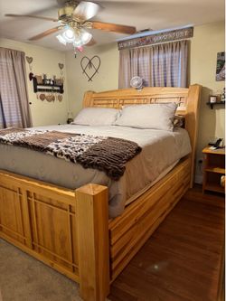 King Plate Form Bed with storage
