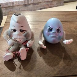Vintage Ceramic Anthropomorphic Tear Drop Ghost Face & Blue Egg Shelf Sitters Collector Items EUC