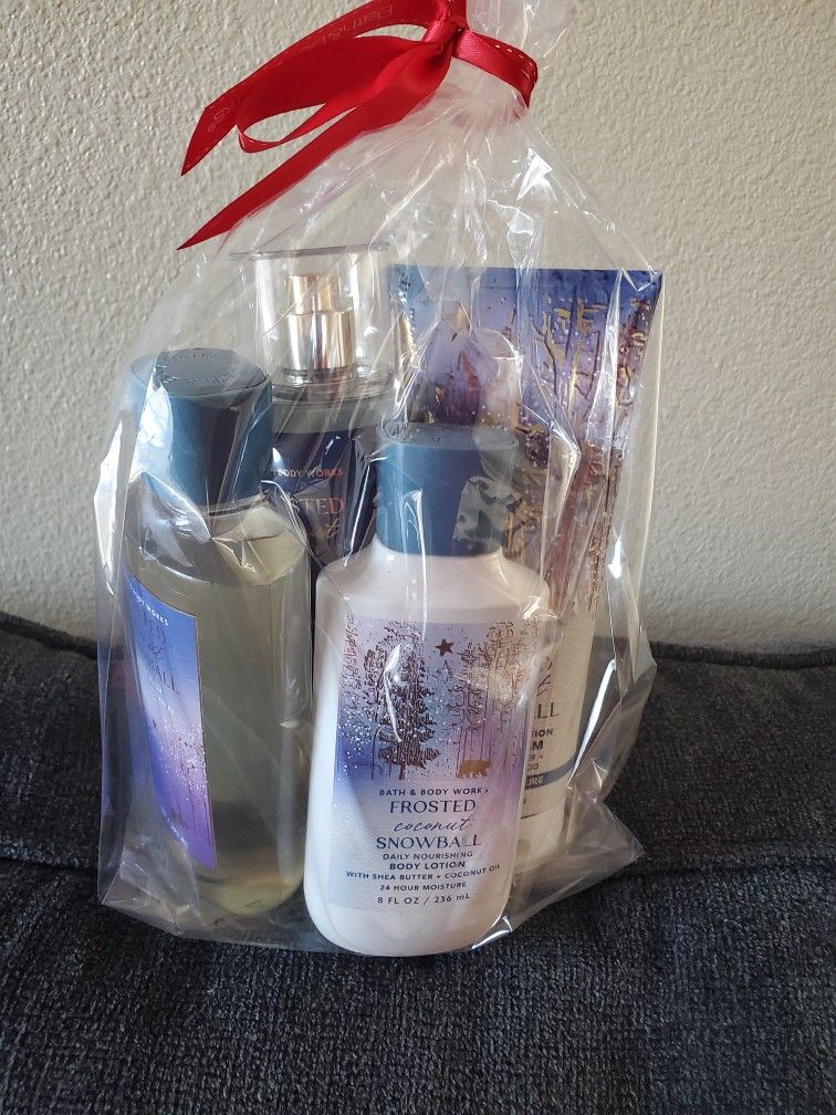 Frosted Coconut Snowball Set From Bath & Body