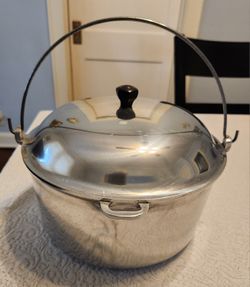 Vintage Majestic Ware 8qt Dutch Oven