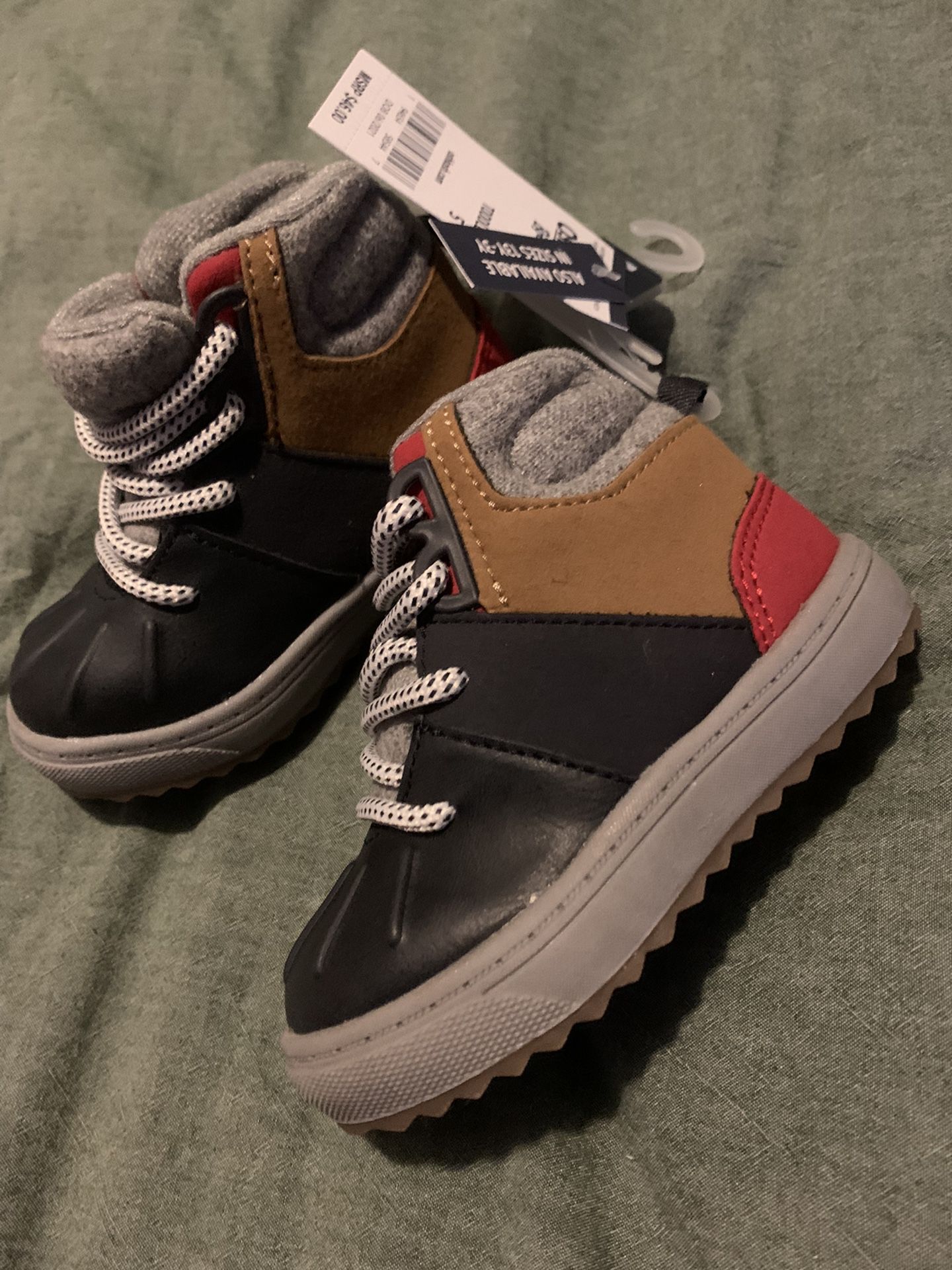 Carters Toddler Size 6 Winter Colorblock Boot