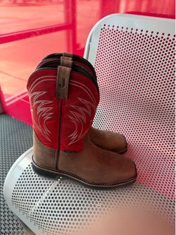 9 1/2 …… Justin boots steel toe
