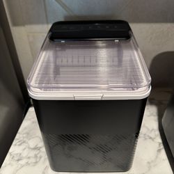 Counter top ice machine