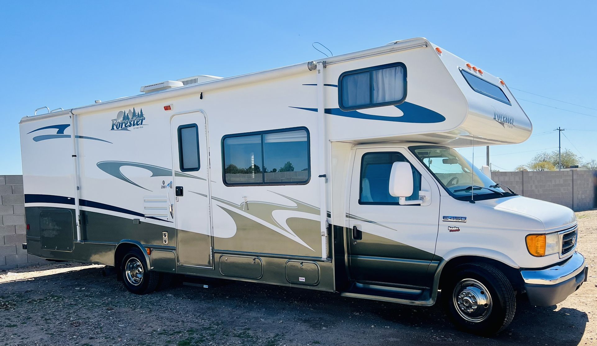 2008 Forrester by Forest River class C motorhome 28 foot long two slide outs 58k miles