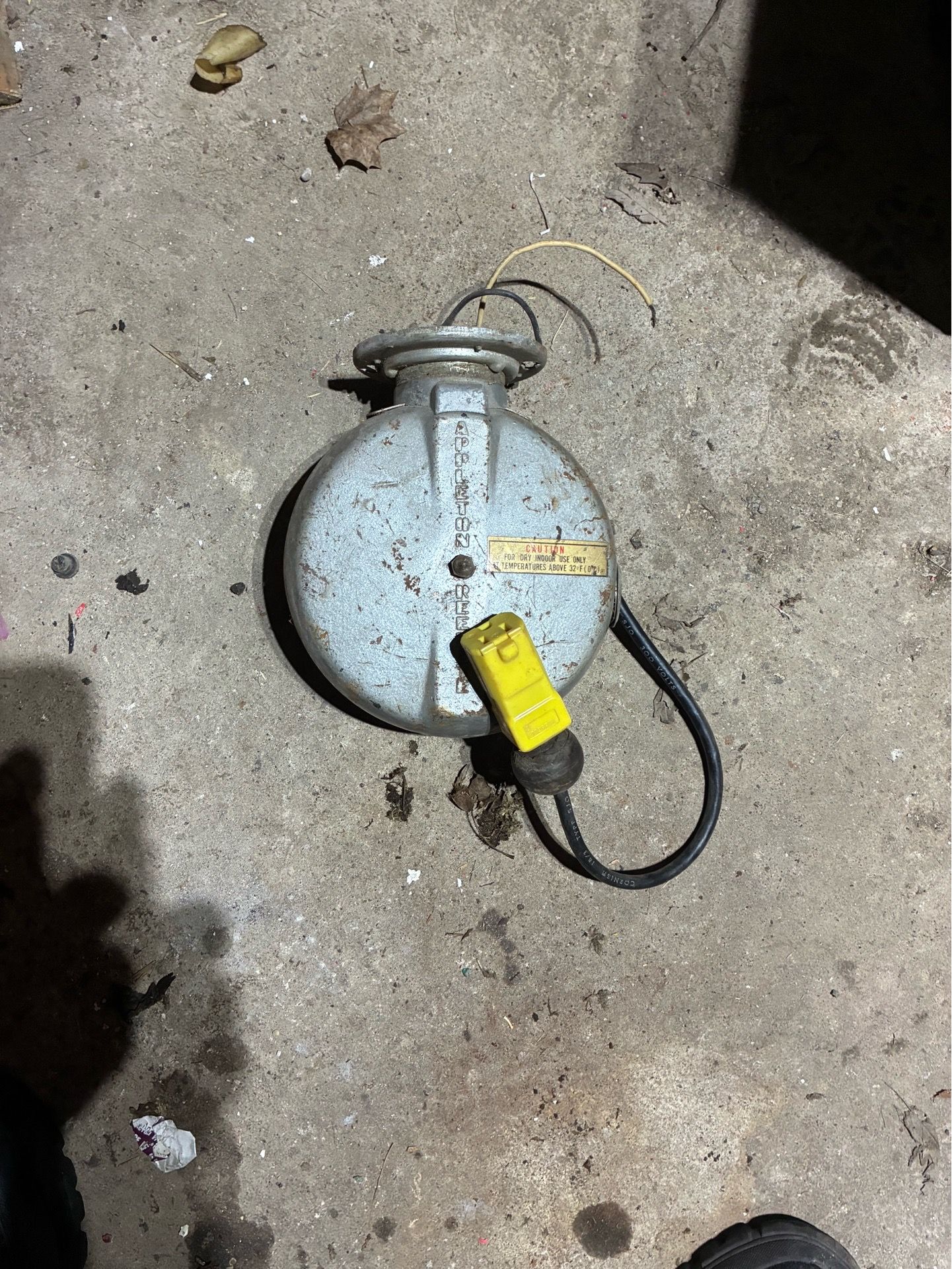 Retractable extension chord