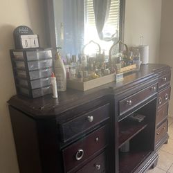 Dresser With Mirror