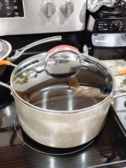 Two pans ,Dos oyas d Teflon  $10.00por las dos