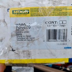 NIB, MOOG  95-04 Toyota 4x4 Front Lower Ball Joint