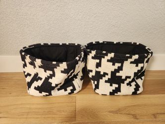 2 Woven storage baskets