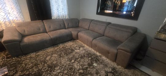 Gray Reclining Sectional Sofa – Excellent Condition!
