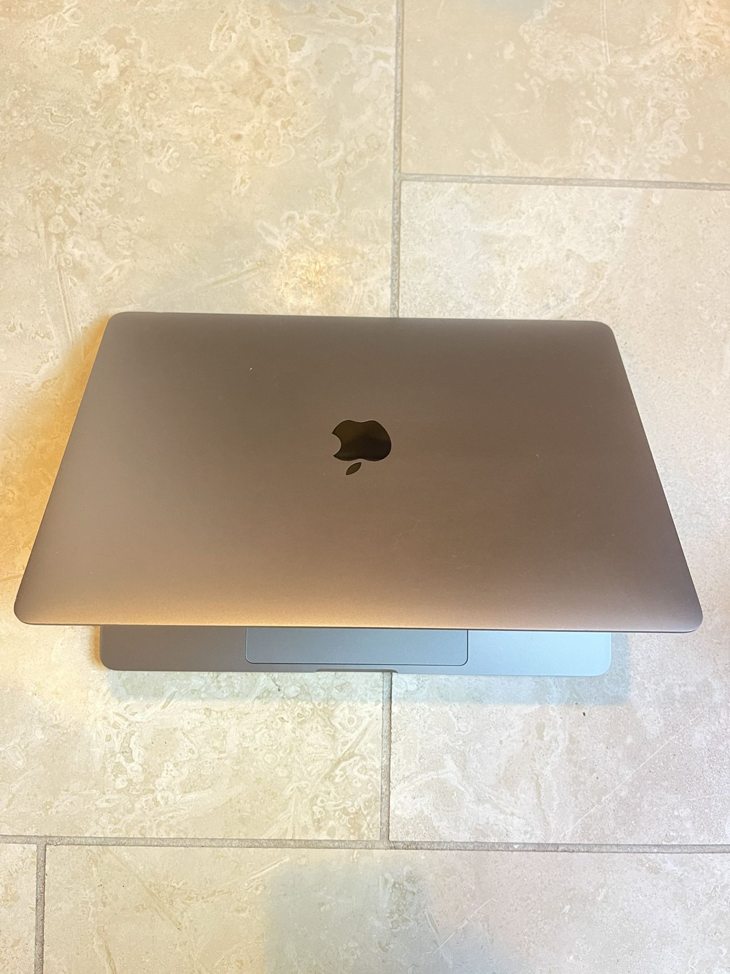 2020 Macbook Pro 13 Inch 1.4Ghz i5 8GB 256GB Space Grey Apple