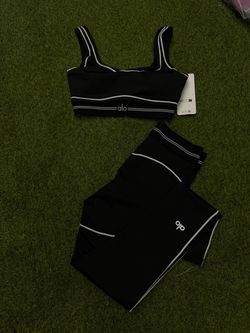Alo Yoga Sports Bra and Leggings Set