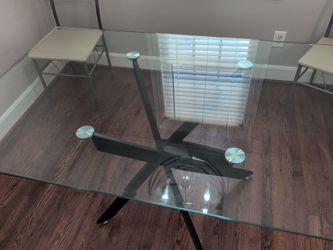 Glass kitchen table GREAT condition