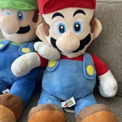 Nintendo Super Mario  24” MARIO and LUIGGI Plush Excellent Condition.