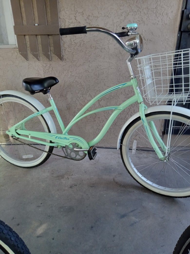 Bike ELECTRA Tires Size 26 Very Good Condition