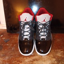 Jordan Max Aura 2
Black Cement