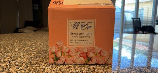 WDF Green and Gold Plastic Dessertware Set - 100 Plates & 100 Forks