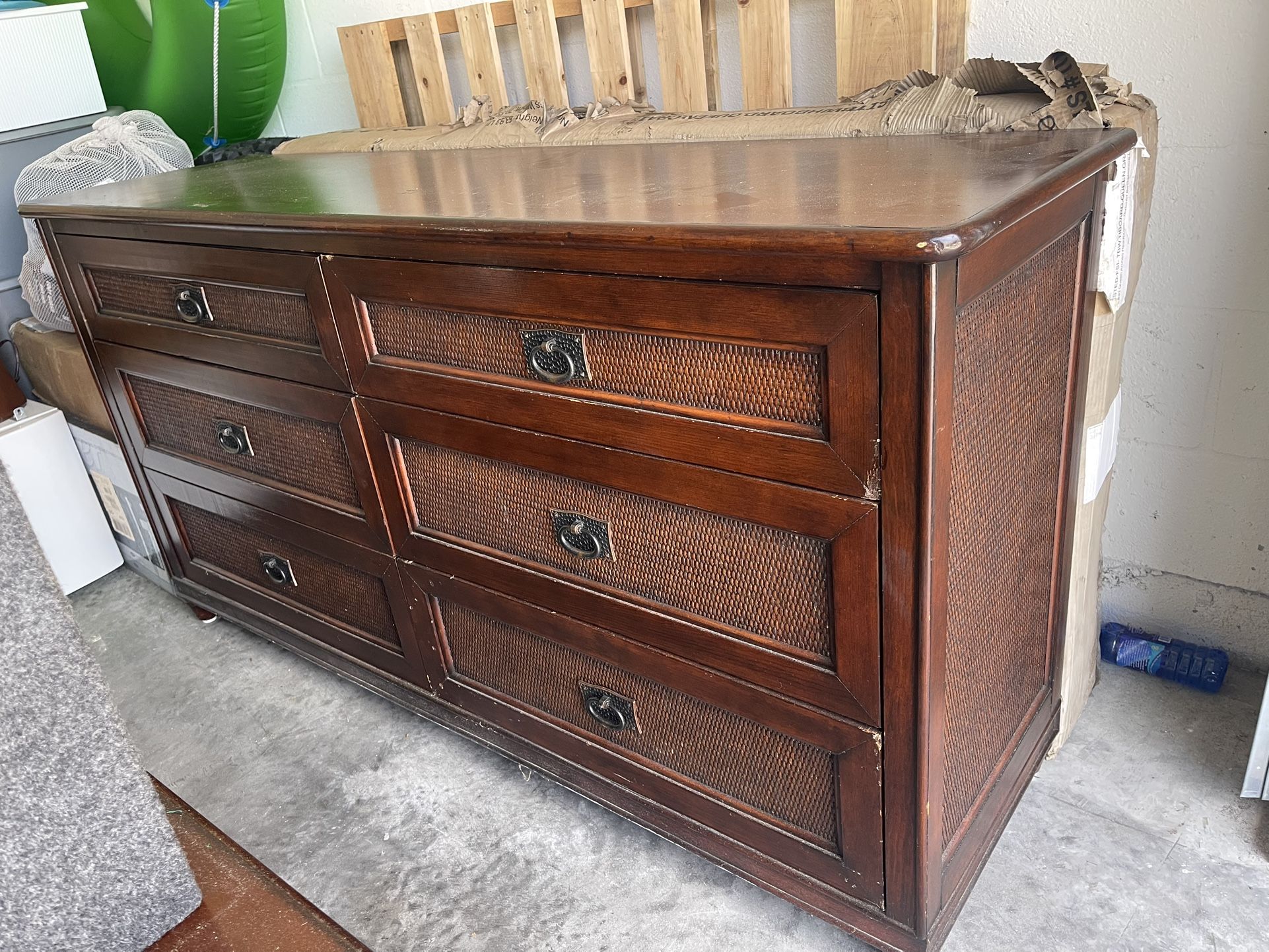 Wooden 6-Draw Dresser
