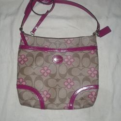 Authentic Coach Peyton Signature Shoulder Bag