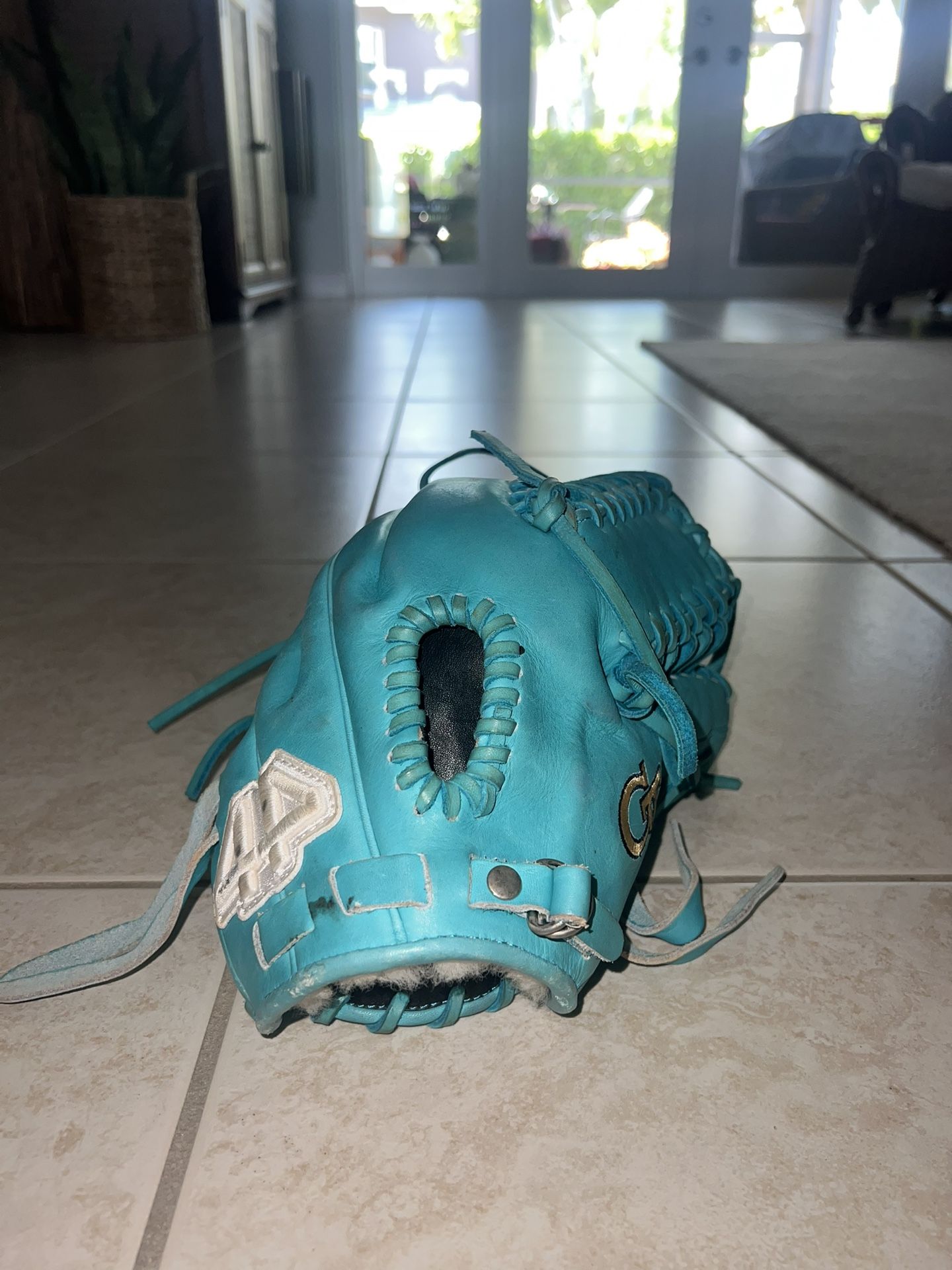 44 Pro Outfield Glove