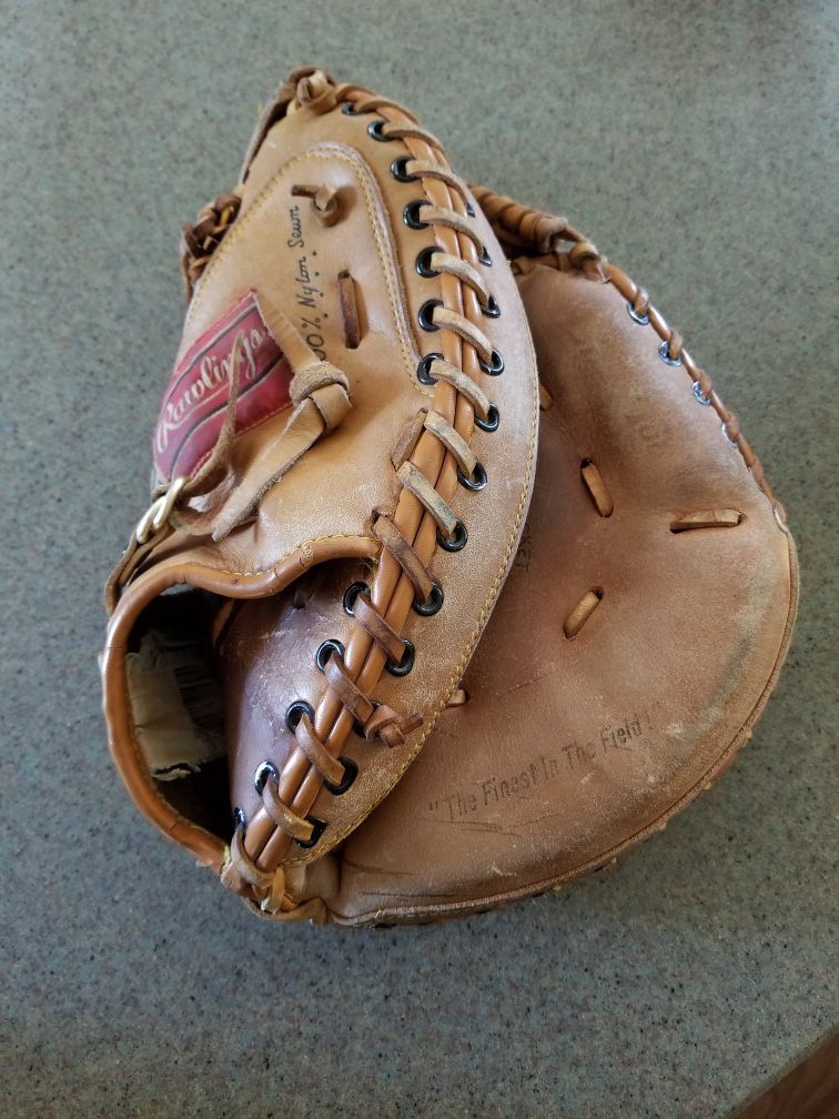 Rawlings catchers baseball glove