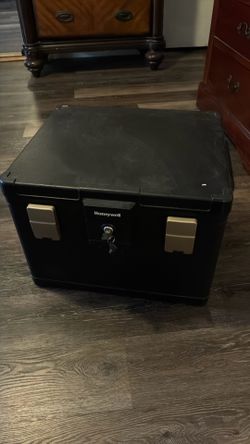 Honeywell safe with keys