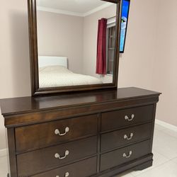 Dresser 
