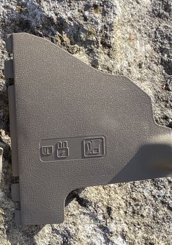 2004-2008 Ford F150 Fuse Box Cover Side Trim Kick Panel Side Trim Color Tan