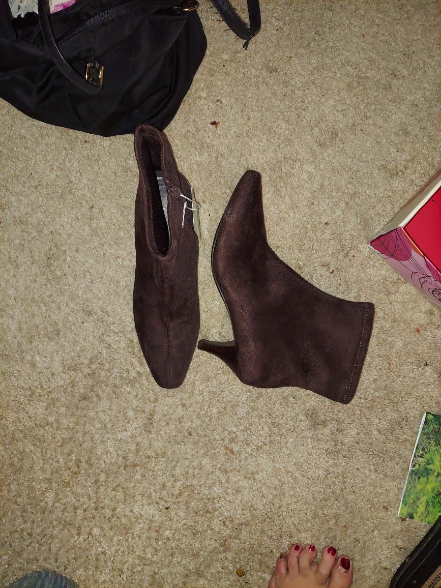 NIB Suede Ankle Brown BOOTS
