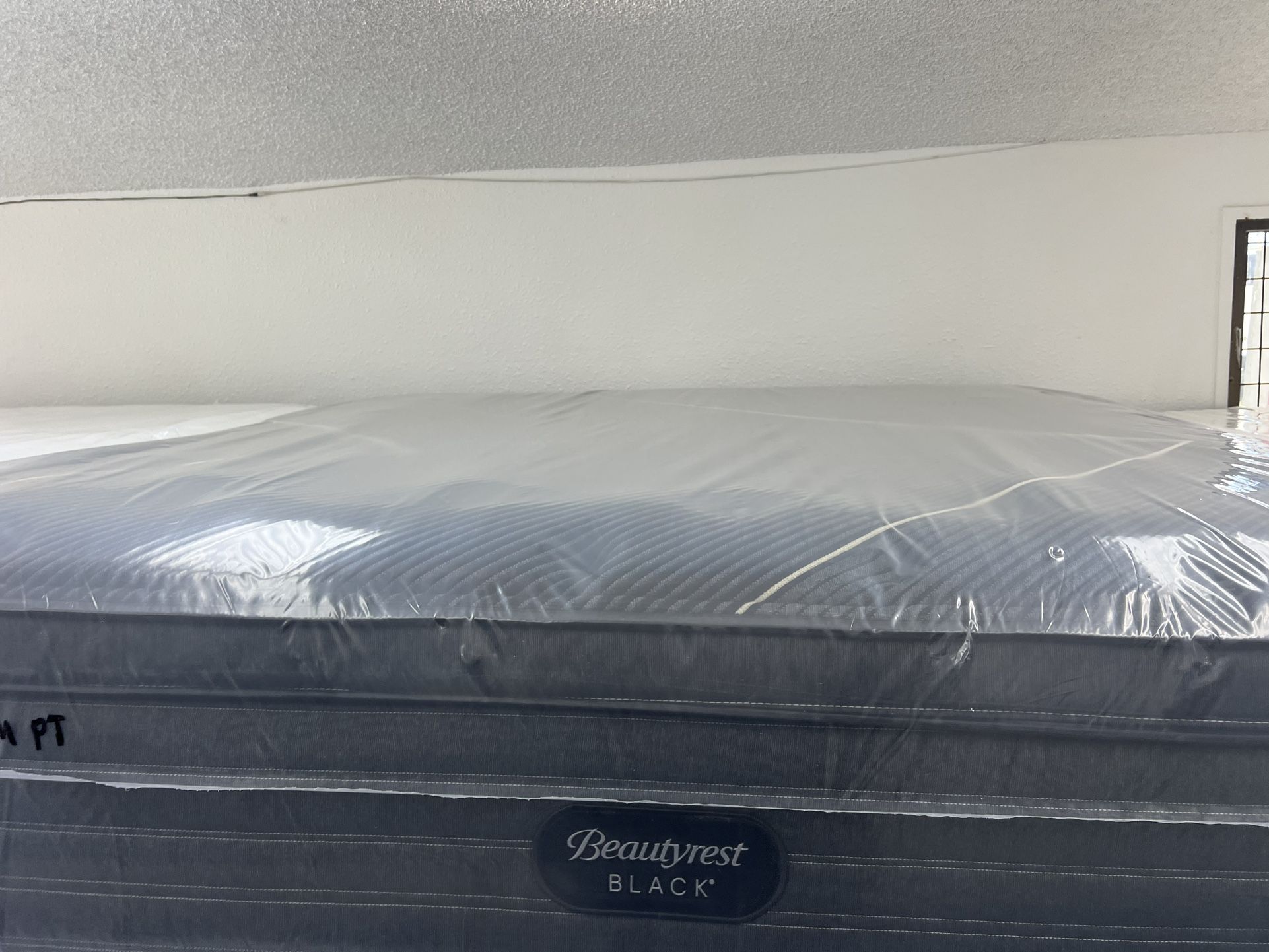 KING SIZE SIMMONS BEAUTYREST BLACK K CLASS (FIRM) MATTRESS & BOX SPRINGS BED SET