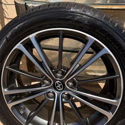 Llanta original con gomas de toyota  zallon