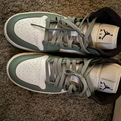 Jordan Retro 1s,Travis Scotts ,yeezy