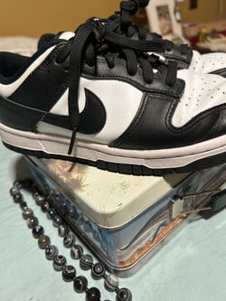 Nike sneakers 6.5 asking $40
